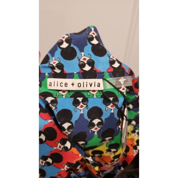 Alice+Olivia Willa 100% Silk Button Down Blouse Face Print NWT MSRP $375 Size XS - Picture 11 of 13
